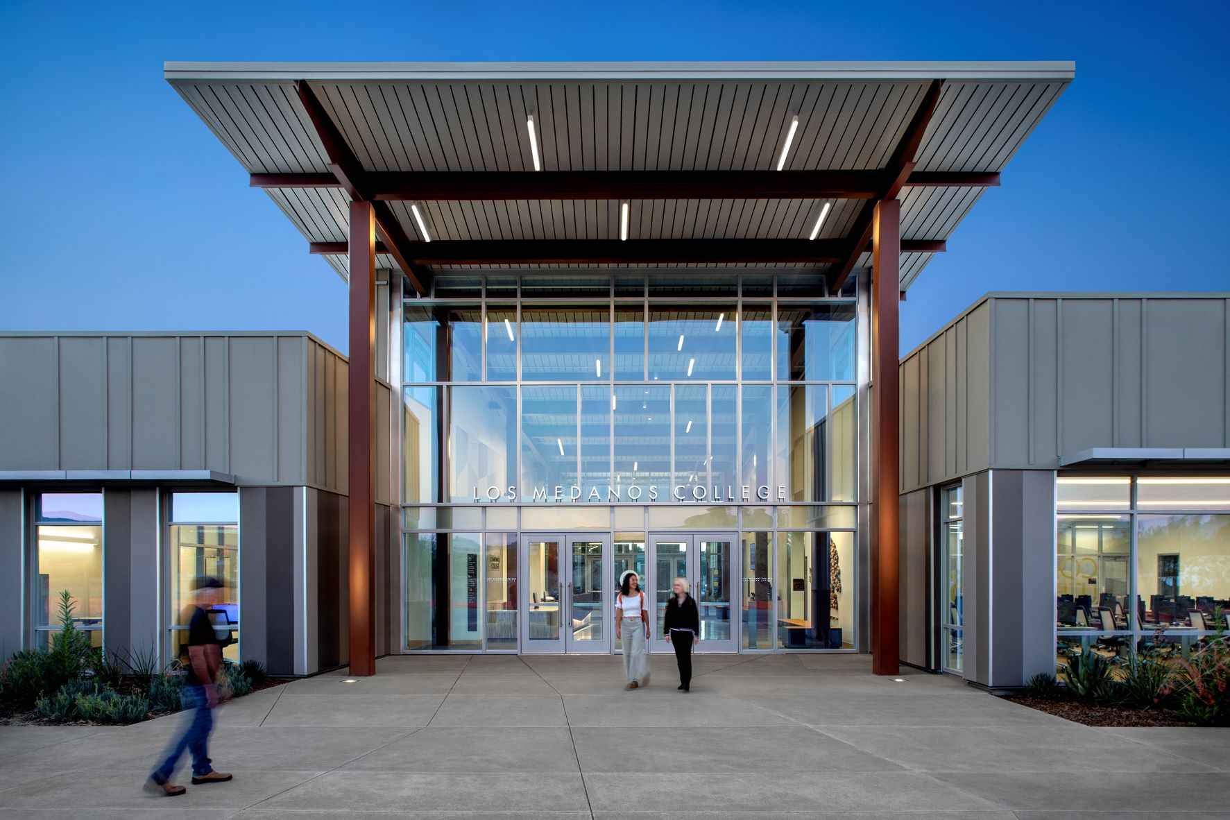 Los Medanos College (LMC)